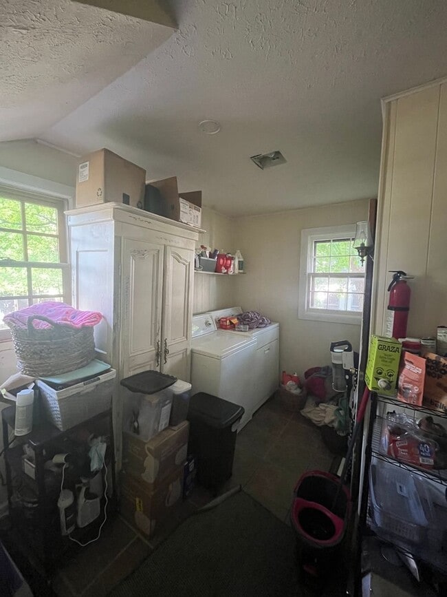 Building Photo - Charming East Nashville Home, 3 Bedrooms/3 baths, fenced yard