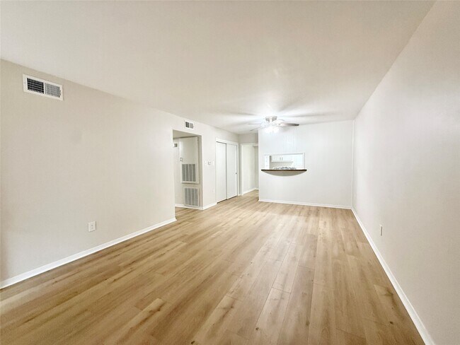 Building Photo - 2400 5th St