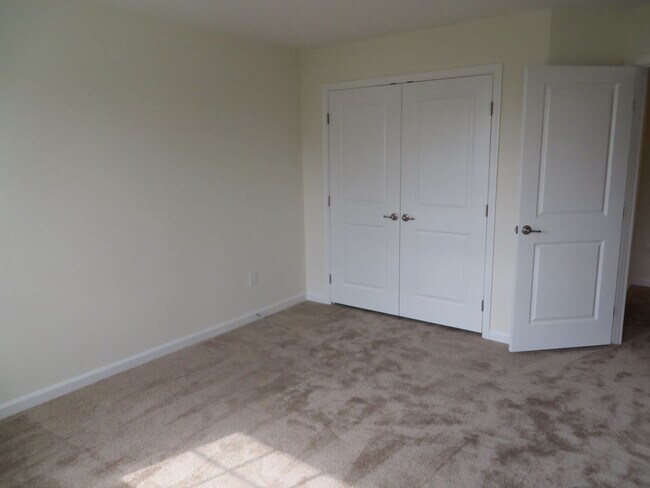 Building Photo - Spacious, Large, Luxury 3 Bedroom Townhouse in Hockessin, Delaware