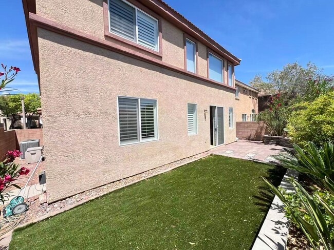 Building Photo - 538 Los Hermanos St