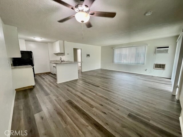 Building Photo - 685 E Vista Chino