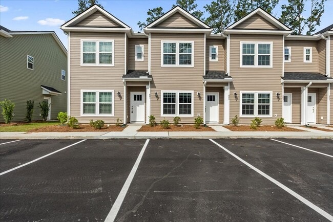 Building Photo - BRAND NEW TOWNHOUSE!!