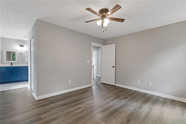 Building Photo - 1111 Pin Oak Dr