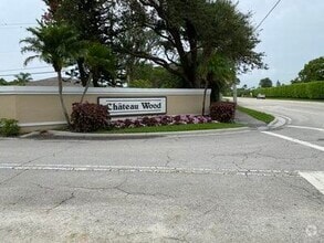 Building Photo - 3900 Village Dr