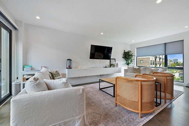 Building Photo - 236 Neruda Ave