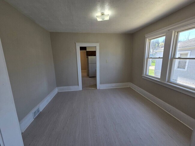 Building Photo - 3027 Fortune Ave