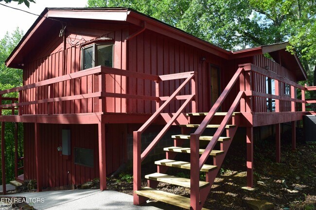 Building Photo - 289 Dark Hollow Rd N