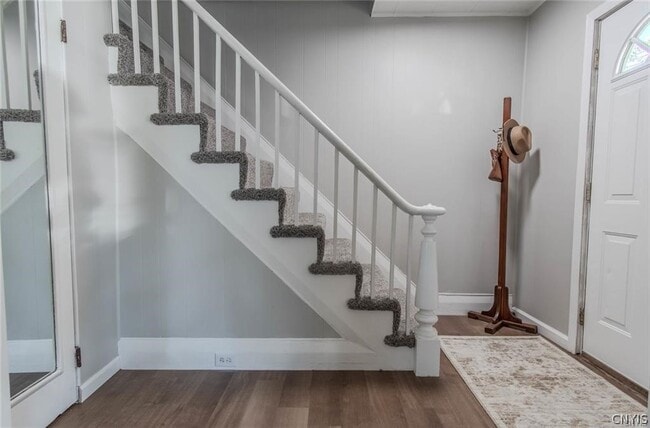 Building Photo - 406 Stone St