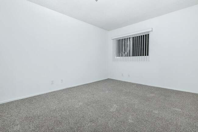 Building Photo - Pinecrest Apartment Homes