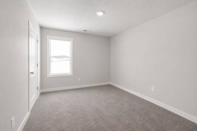 Building Photo - 353 Juniper Dr