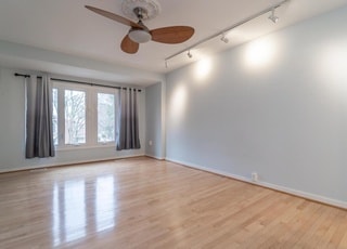 Building Photo - 9753 Lake Shore Dr