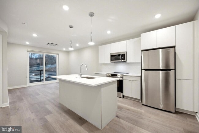 Building Photo - 3449 Scotts Ln