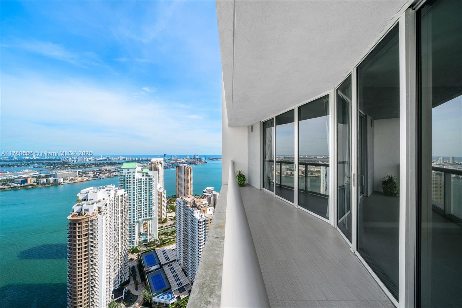 Building Photo - 495 Brickell Ave