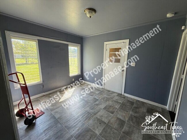 Building Photo - 3255 Charles St