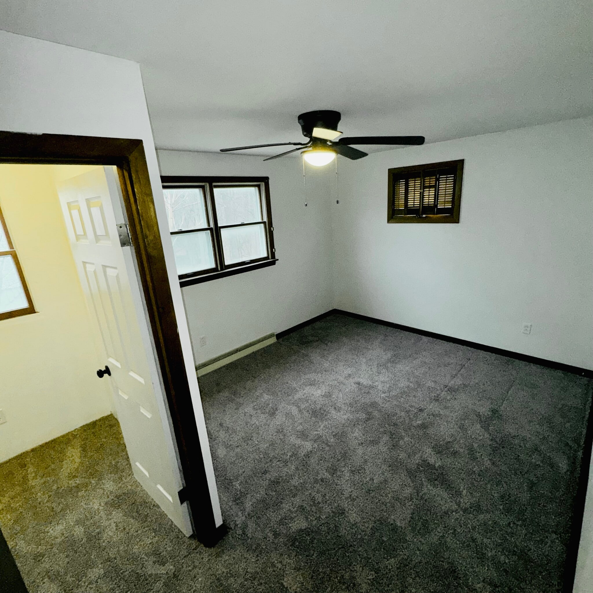 Primary bedroom - 412 Pearl Lake Rd