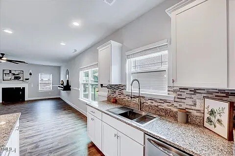 Building Photo - Room in House on Boomer St