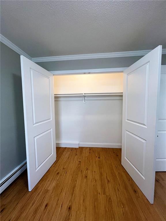 Building Photo - 927 Elm St