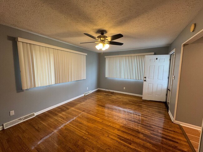 Building Photo - Snacks / Guion Creek - Washington TWP 3 Bed 2 Bath