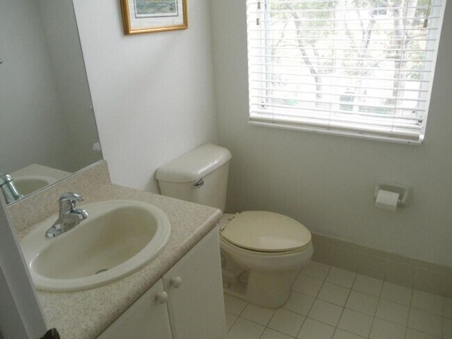 Building Photo - 2147 Shoma Dr