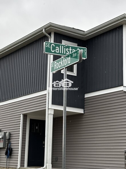 Building Photo - 2374 SE Callista Ave