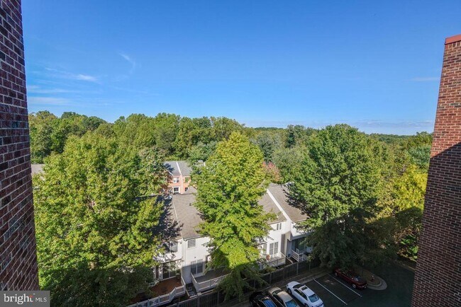 Building Photo - 11500 Fairway Dr