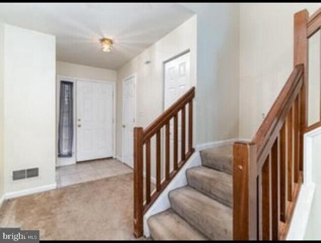 Building Photo - 471 Stonehedge Ln