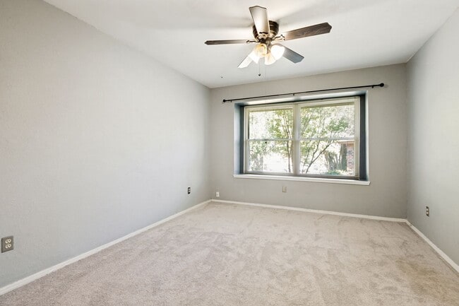 Building Photo - 1813 Sherwood Pl