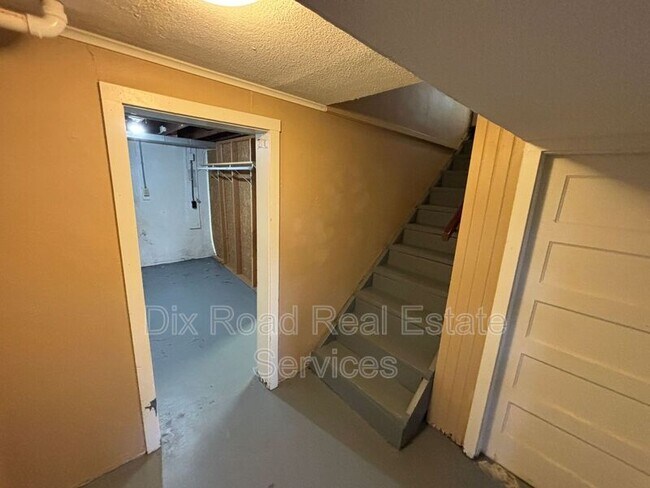 Building Photo - 502 Dick Ave