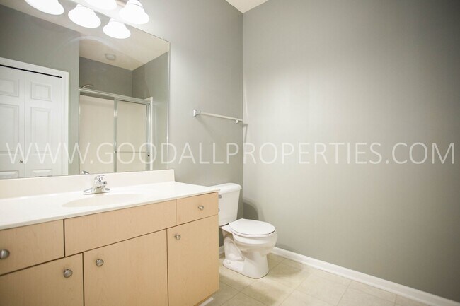 Building Photo - 3 bedroom 2 bath condo in Waukee in convie...