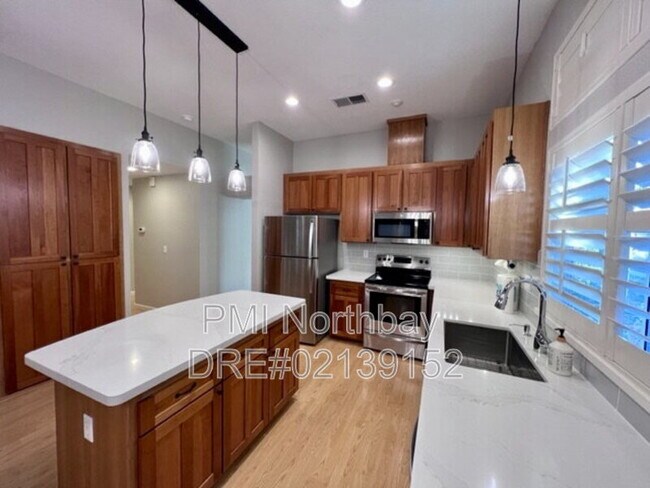 Building Photo - 1465 Wedgewood Ct