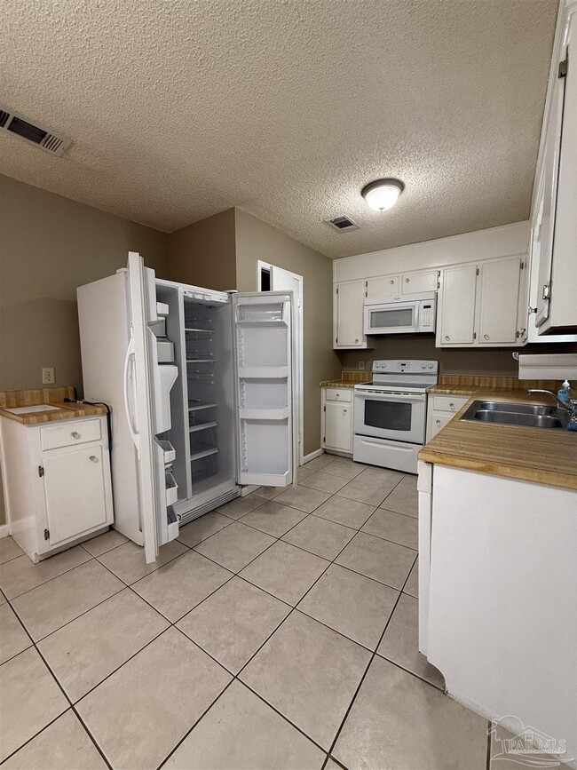 Building Photo - 4204 W Avenida De Golf