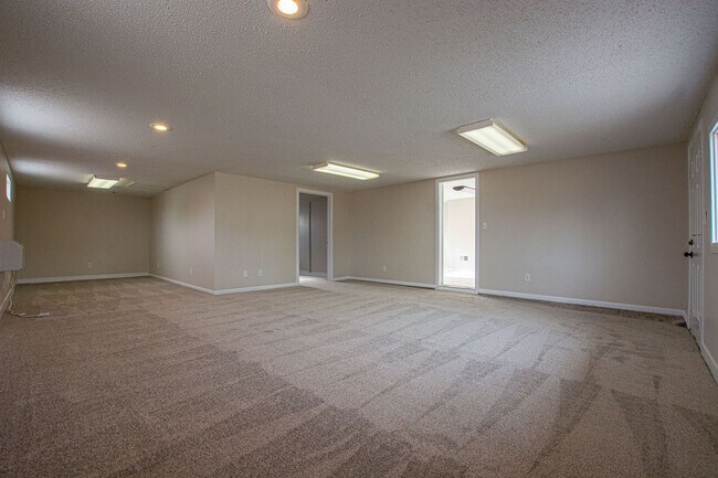 Building Photo - Super Cool and Unique 4 Bedroom / 1 Bath Home in Bellevue near Offut!