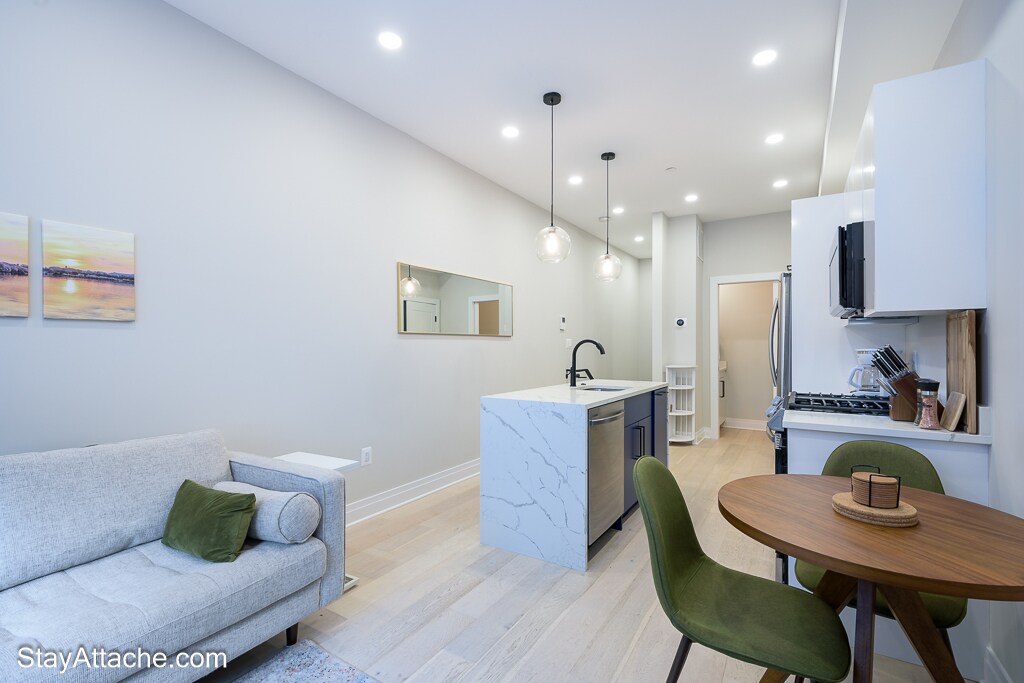 Building Photo - 2301 Ontario Rd NW