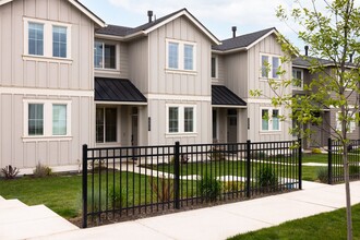 Building Photo - 20869 SE Denver Dr