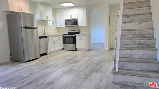 Primary Photo - 140 N Berendo St