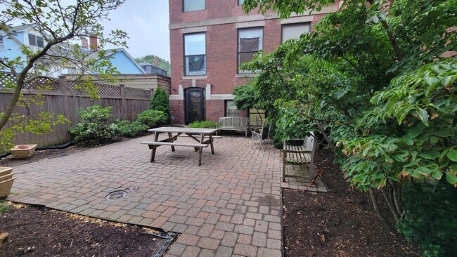 Building Photo - 20 McTernan St