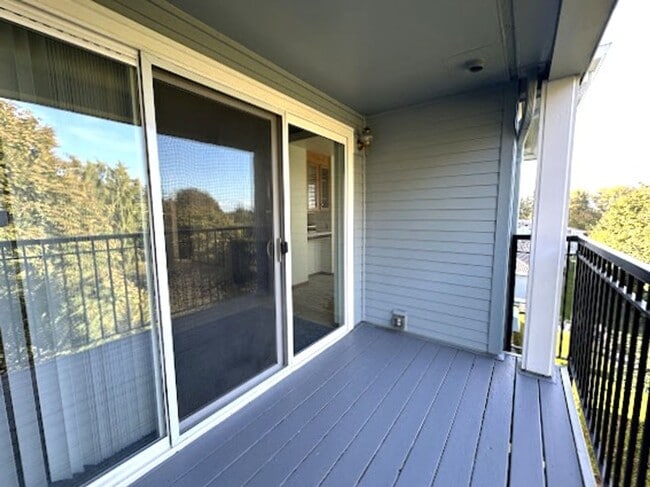 Building Photo - North Jackson Condo – Don’t Miss This Spec...