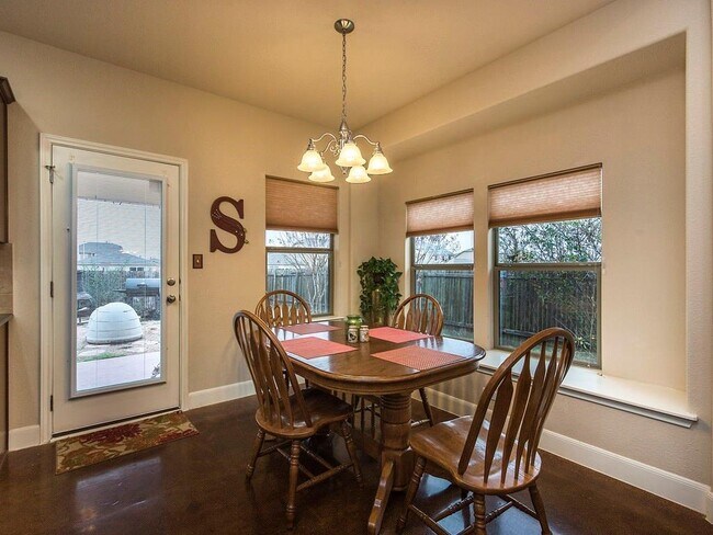 Building Photo - 1553 Twin Cove