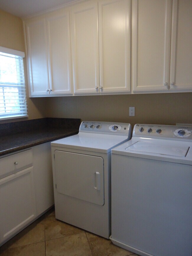 Building Photo - GORGEOUS TWO STORY HOME IN GRANITE HILLS 4 BR, 2.5 BA, 2 CAR GAR