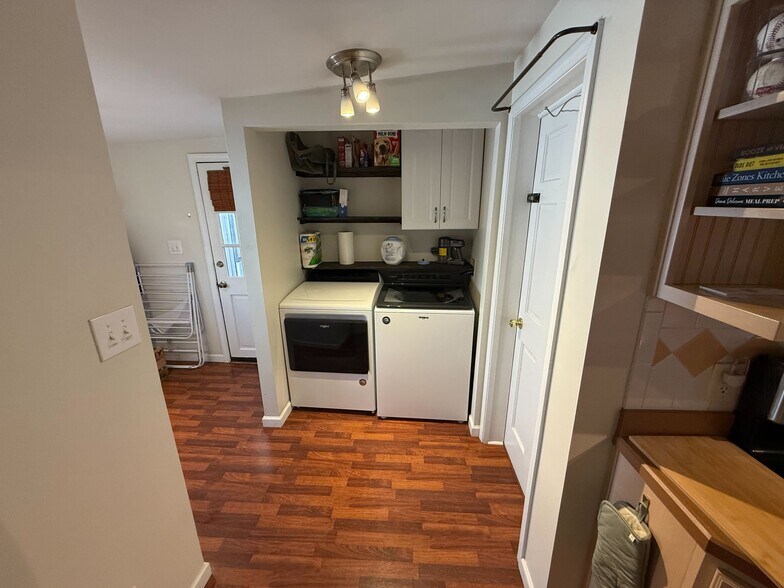 Building Photo - 930 Lexington Ave