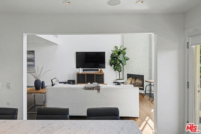 Building Photo - 720 Huntley Dr