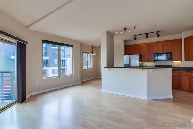 Building Photo - 330 J St