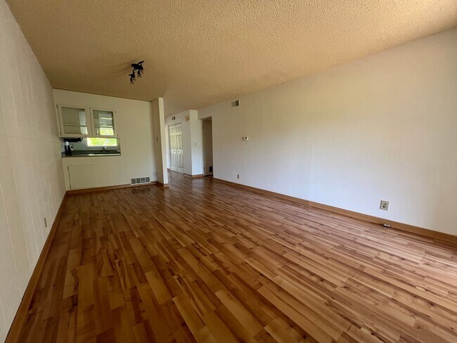 Building Photo - Serene two bedroom condo near Oak Knoll Golf Course | Available Now