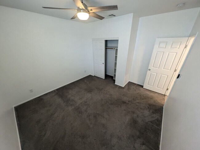 Building Photo - 4811 Shady Chestnut Ct