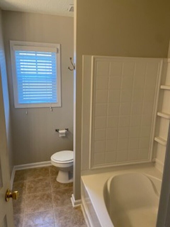 Building Photo - 3 Bedroom 2.5 Home in NE Columbia MOVE IN BY 1/31/26 RECEIVE $300 OFF FIRST MONTH'S RENT!!!!!!