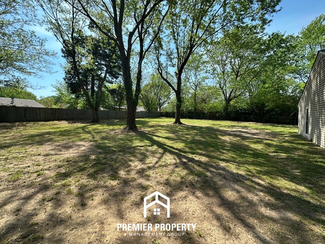 Building Photo - Charming 3BR/2BA Home in 38141 | Vaulted Ceilings, Fireplace & 2-Car Garage