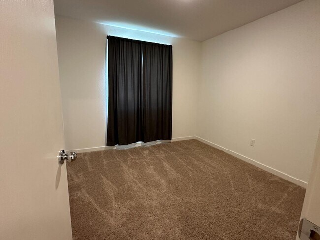 Building Photo - 395 Yandris Ct