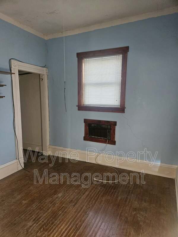 Building Photo - 516 N Cadwell Ave