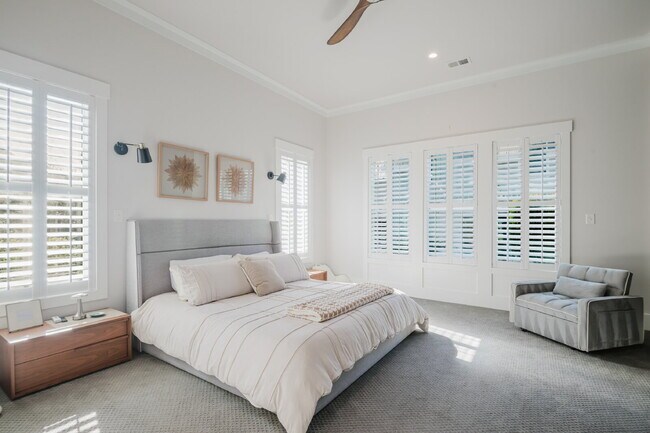 Building Photo - Stunning Custom Home in Palmetto Bluff