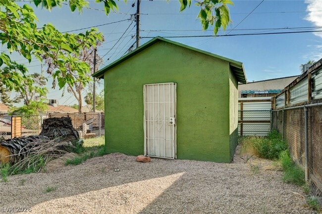 Building Photo - 1720 E Carson Ave